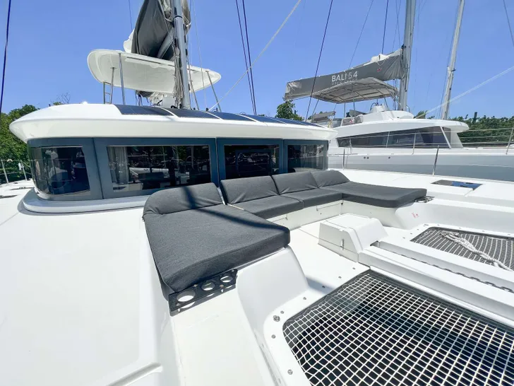 BIG BERTHA Lagoon 50 - Foredeck BIG BERTHA Lagoon 50 - Foredeck