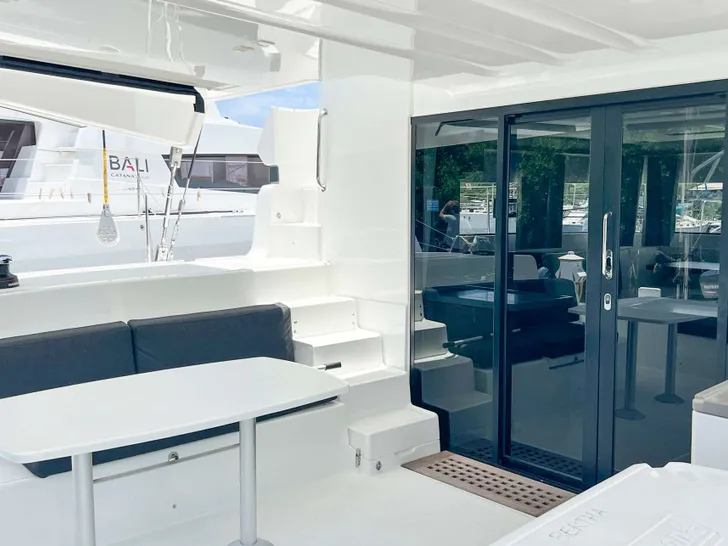 BIG BERTHA Lagoon 50 - Aft dining BIG BERTHA Lagoon 50 - Aft dining