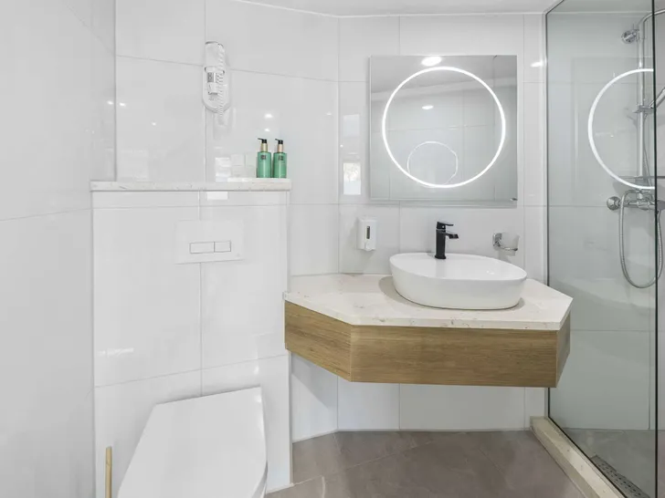 PREMIER Custom 55m Superyacht - master cabin bathroom PREMIER Custom 55m Superyacht - master cabin bathroom