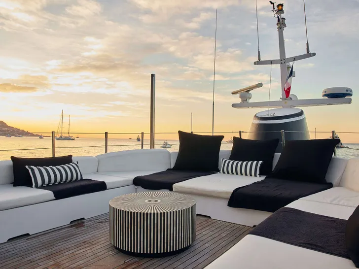 SOUNION II Benetti 103 - sundeck lounge SOUNION II Benetti 103 - sundeck lounge