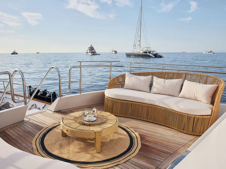 SOUNION II Benetti 103 - sky deck alfresco lounge SOUNION II Benetti 103 - sky deck alfresco lounge