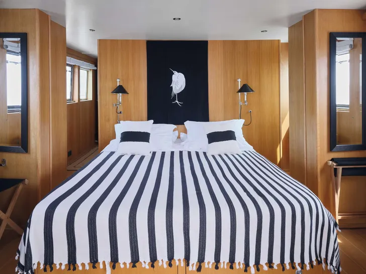 SOUNION II Benetti 103 - VIP cabin SOUNION II Benetti 103 - VIP cabin