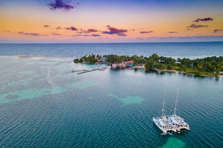 Charter Yacht SECOND WIND - Fountaine Pajot Isla 40 - 5 Cabins - Drowned Cayes - Goff's Caye - St. George`s Caye - Belize