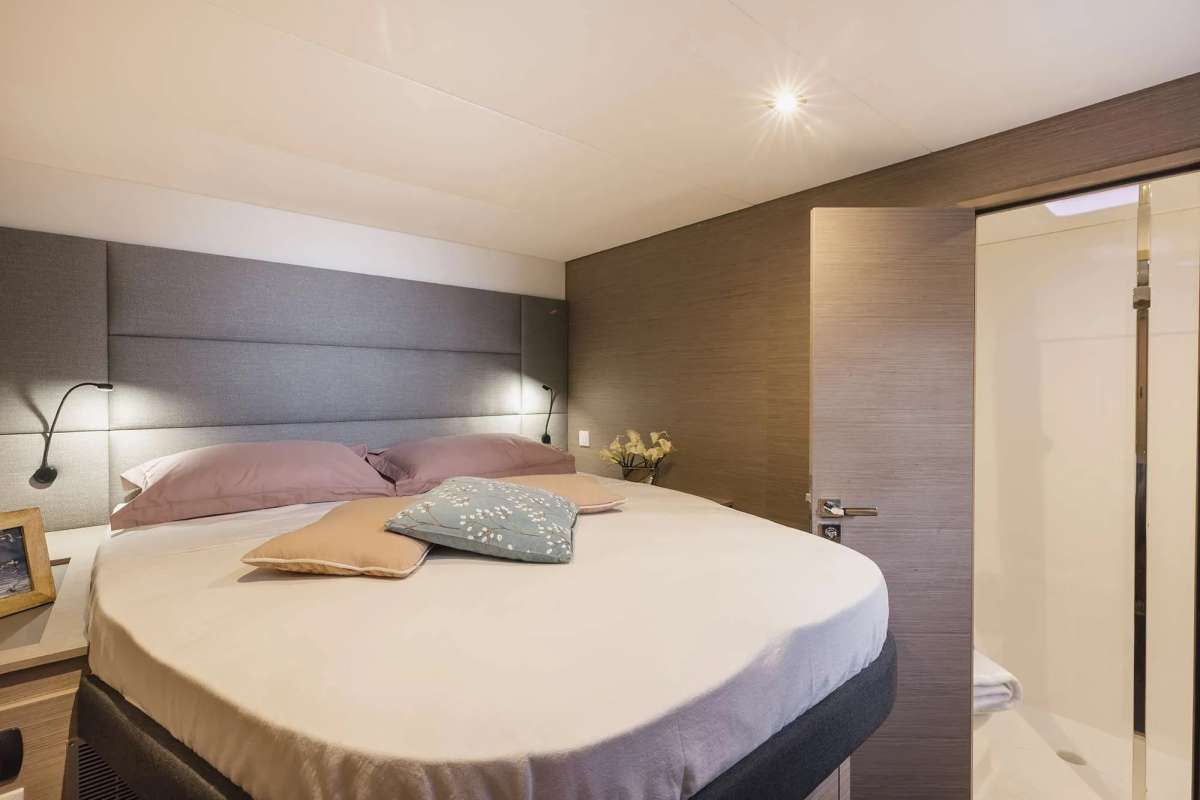 Charter Yacht SECOND WIND - Fountaine Pajot Isla 40 - 5 Cabins - Drowned Cayes - Goff's Caye - St. George`s Caye - Belize