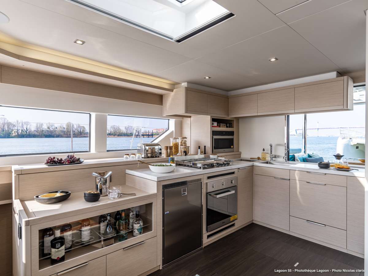 WANDERLUST 55' Lagoon 55 - galley