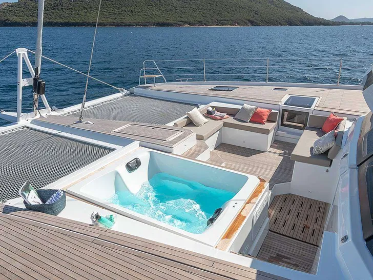 ENCORE Fountaine Pajot Alegria 67 - foredeck lounge and jacuzzi ENCORE Fountaine Pajot Alegria 67 - foredeck lounge and jacuzzi