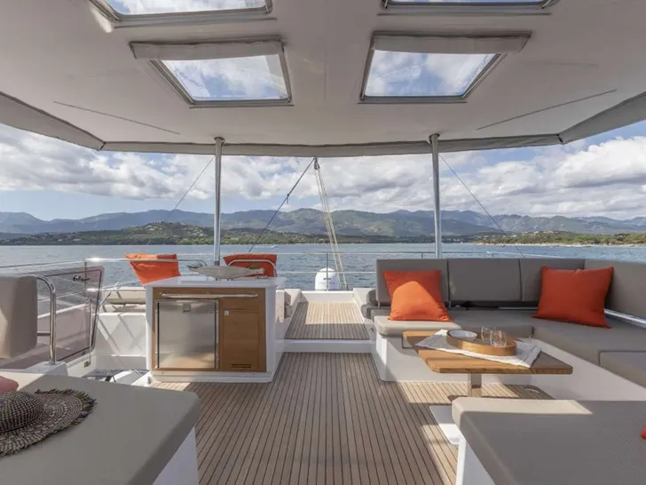 ENCORE Fountaine Pajot Alegria 67 - flybridge ENCORE Fountaine Pajot Alegria 67 - flybridge