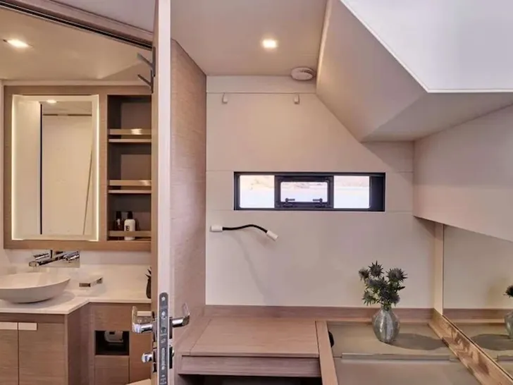 ENCORE Fountaine Pajot Alegria 67 - cabin 2 bathroom ENCORE Fountaine Pajot Alegria 67 - cabin 2 bathroom