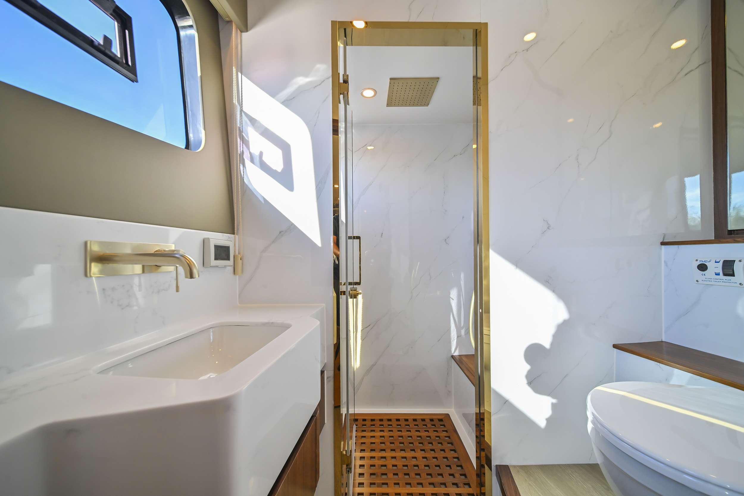 EVITA Nauticks N62 - master cabin bathroom