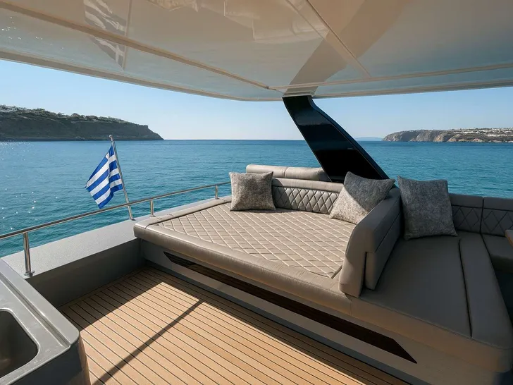 ANDARE OLTRE Heysea 60 - flybridge sunbathing area ANDARE OLTRE Heysea 60 - flybridge sunbathing area