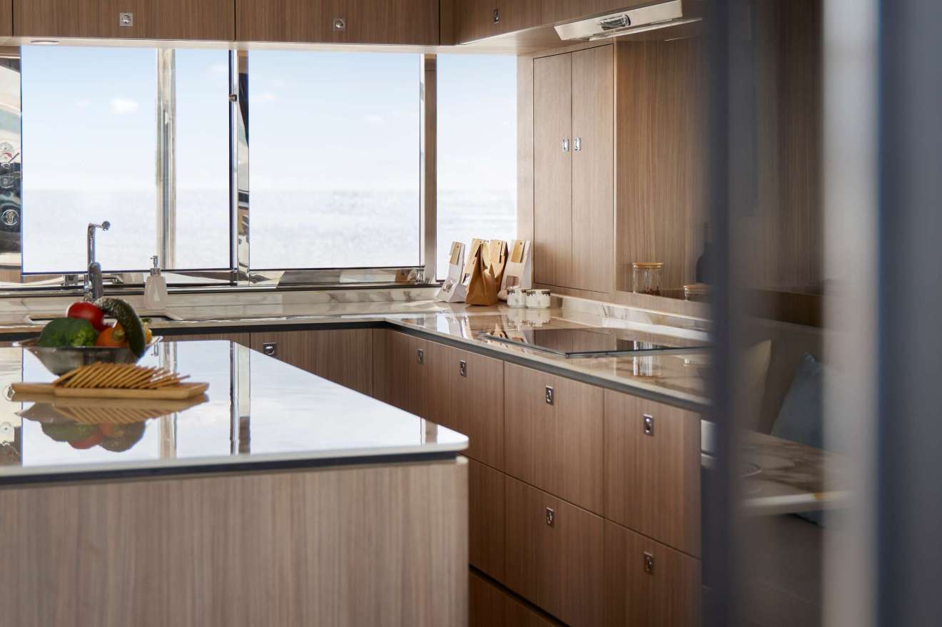 ANDARE OLTRE Heysea 60 - galley