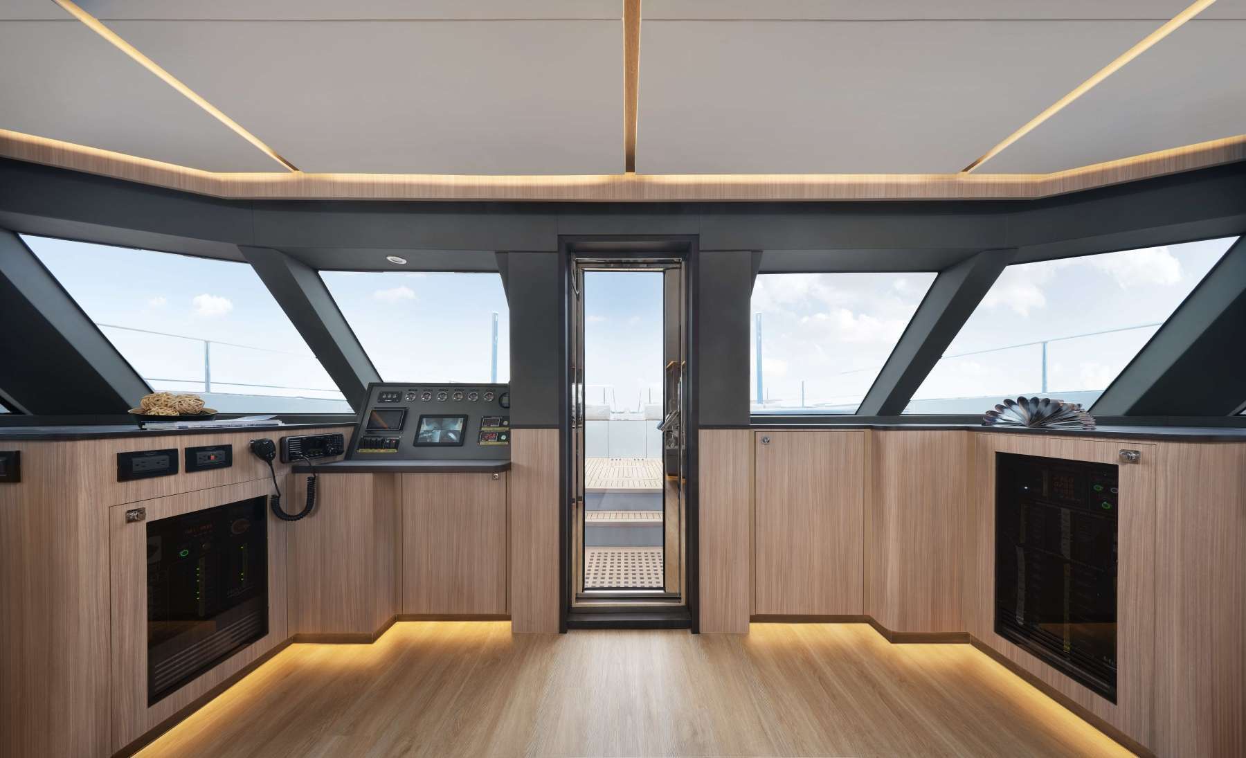 ANDARE OLTRE Heysea 60 - navigation center