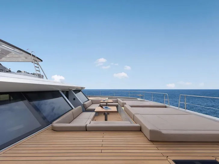 ANDARE OLTRE Heysea 60 - foredeck ANDARE OLTRE Heysea 60 - foredeck