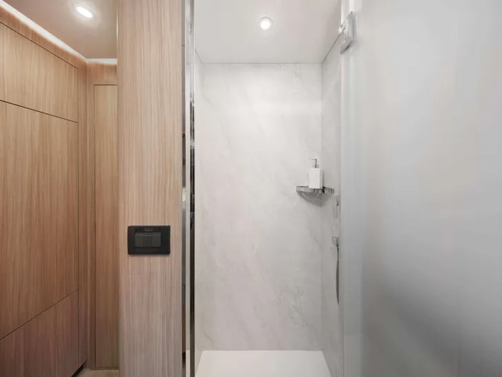 ANDARE OLTRE Heysea 60 - cabin 2 bathroom ANDARE OLTRE Heysea 60 - cabin 2 bathroom