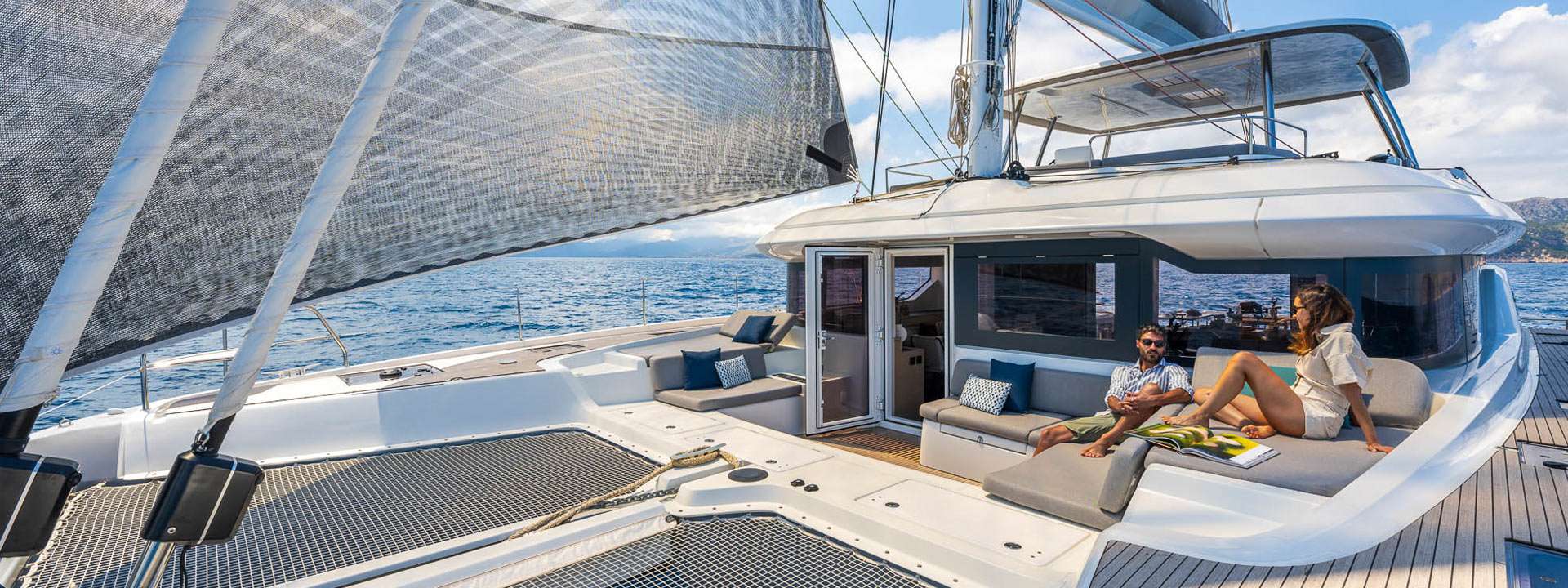 VELA BIANCA Lagoon 60 - foredeck