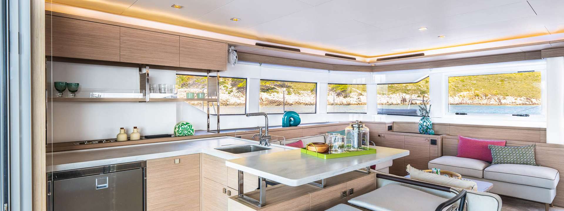 VELA BIANCA Lagoon 60 - galley