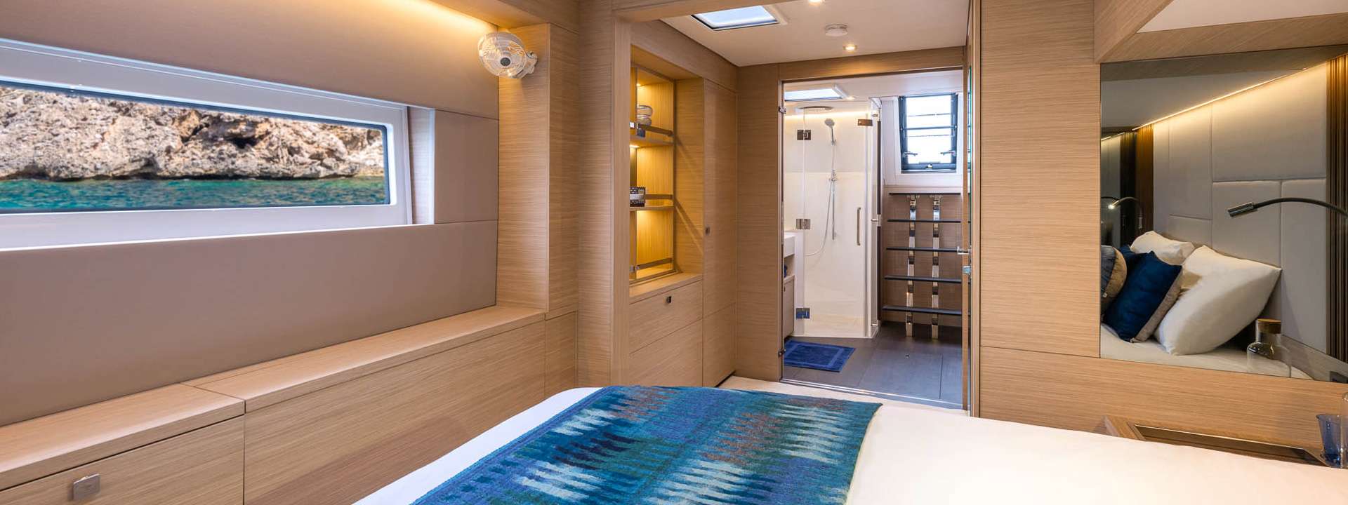VELA BIANCA Lagoon 60 - master cabin bed and bathroom