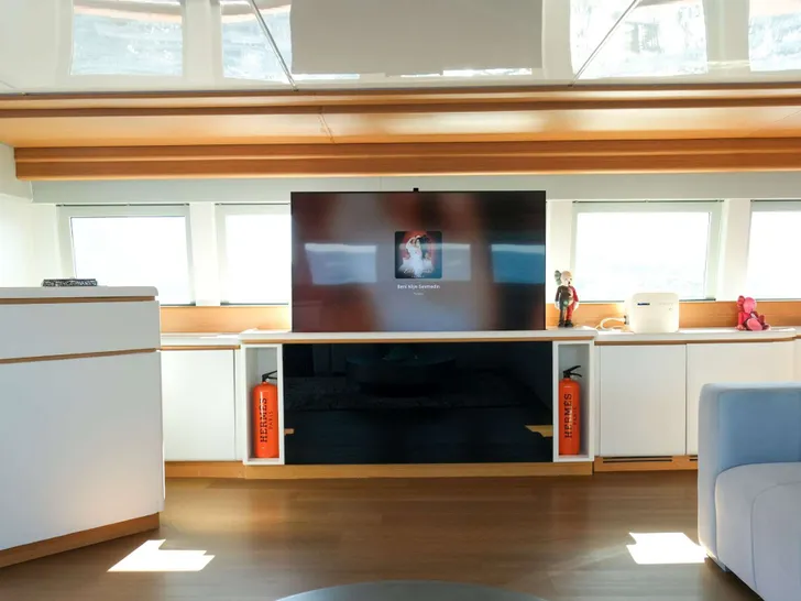 GULSAH Baglietto 36m - saloon TV GULSAH Baglietto 36m - saloon TV