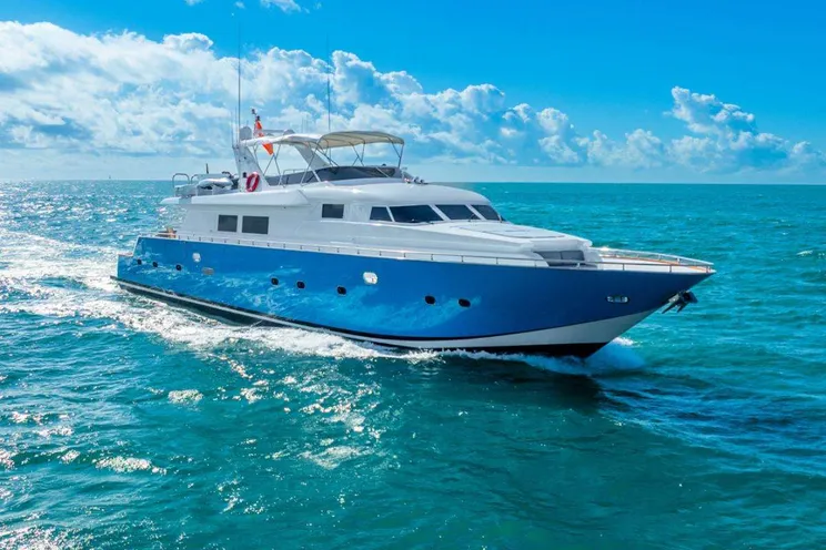 Charter Yacht AZURE - Maiora 26 - 3 Cabins - Nassau - Exumas - Bahamas