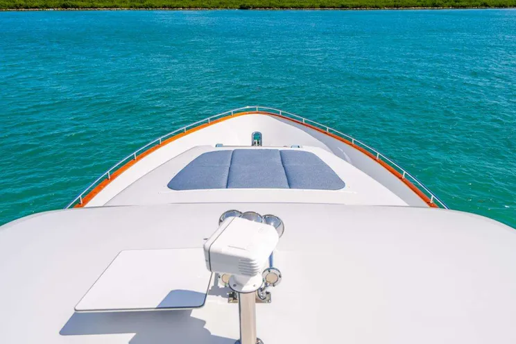 Charter Yacht AZURE - Maiora 26 - 3 Cabins - Nassau - Exumas - Bahamas