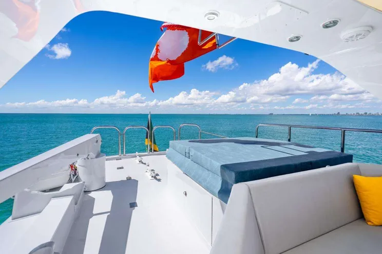 Charter Yacht AZURE - Maiora 26 - 3 Cabins - Nassau - Exumas - Bahamas