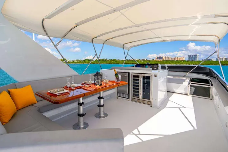 Charter Yacht AZURE - Maiora 26 - 3 Cabins - Nassau - Exumas - Bahamas