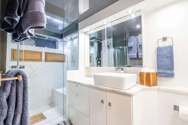 Charter Yacht AZURE - Maiora 26 - 3 Cabins - Nassau - Exumas - Bahamas