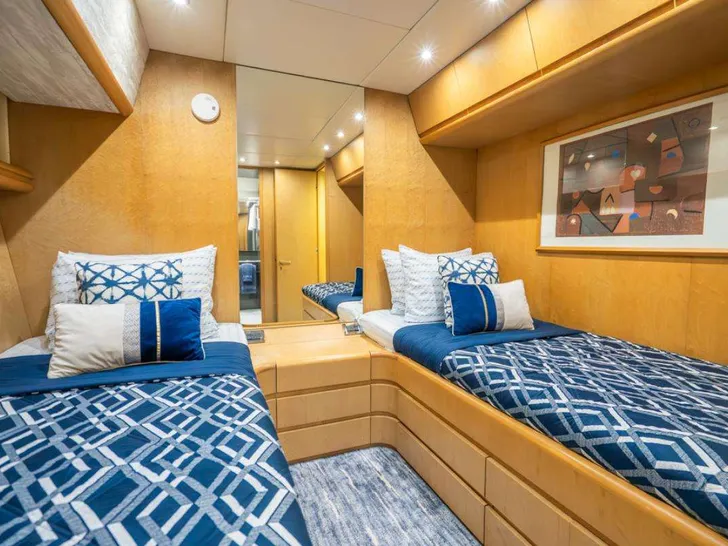 AZURE Maiora 26 - twin cabin AZURE Maiora 26 - twin cabin