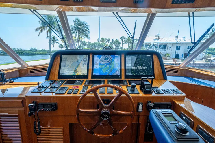 Charter Yacht MAGIC TUTCH - Hinckley Hunt Ocean 80 - 4 Cabins - Nassau - Exumas - Bahamas