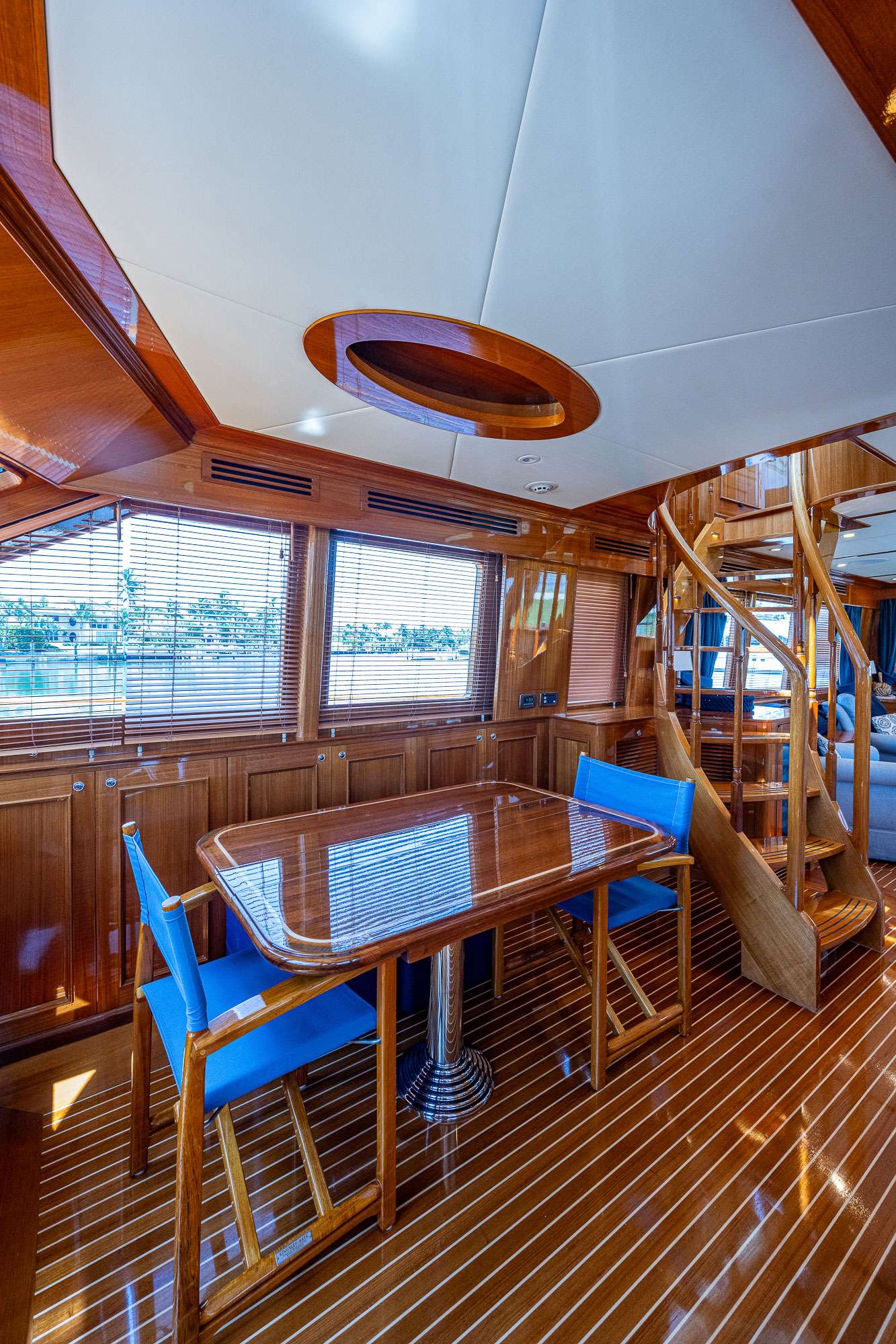 Charter Yacht MAGIC TUTCH - Hinckley Hunt Ocean 80 - 4 Cabins - Nassau - Exumas - Bahamas