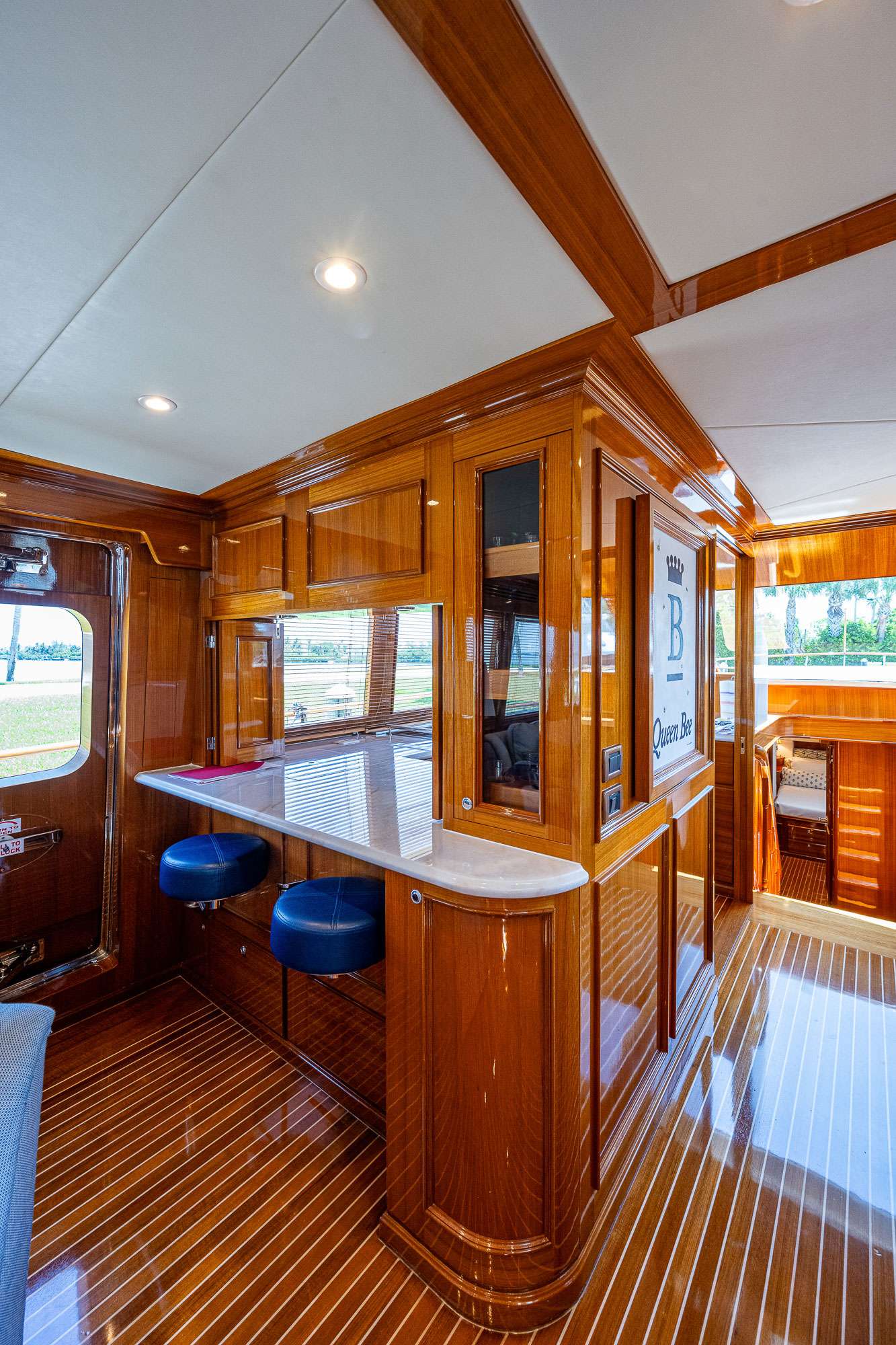 Charter Yacht MAGIC TUTCH - Hinckley Hunt Ocean 80 - 4 Cabins - Nassau - Exumas - Bahamas