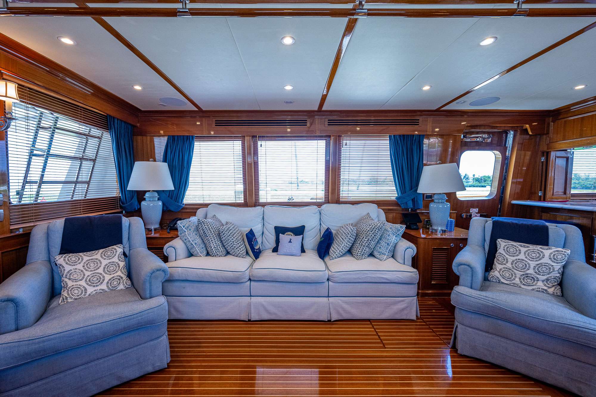 Charter Yacht MAGIC TUTCH - Hinckley Hunt Ocean 80 - 4 Cabins - Nassau - Exumas - Bahamas