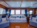 MAGIC TUTCH Hinckley Hunt Ocean 80 - saloon couch MAGIC TUTCH Hinckley Hunt Ocean 80 - saloon couch