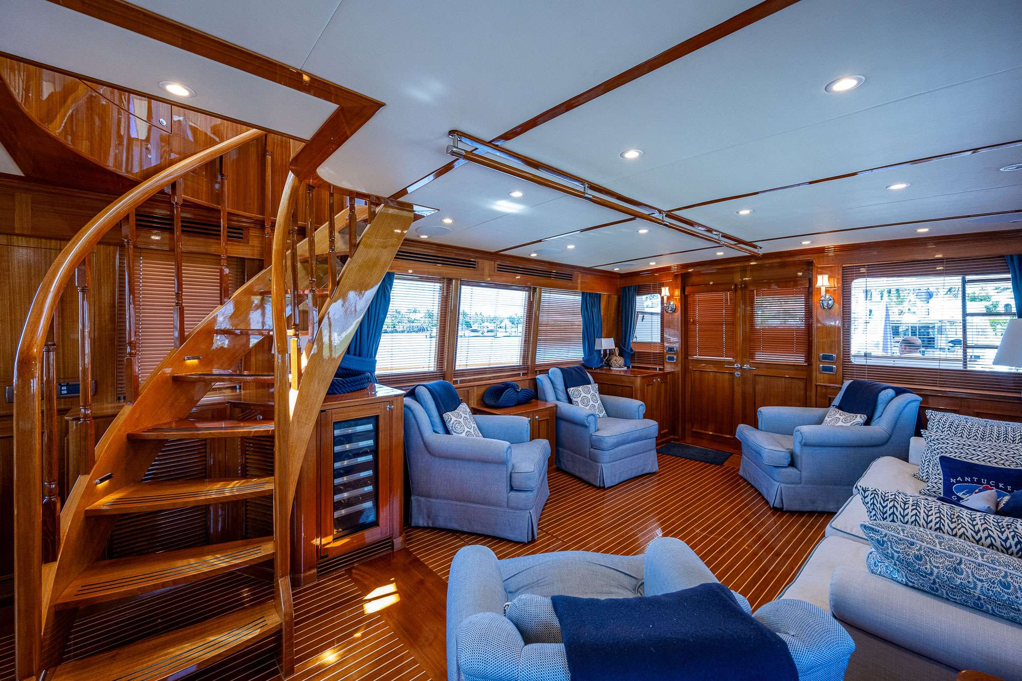 Charter Yacht MAGIC TUTCH - Hinckley Hunt Ocean 80 - 4 Cabins - Nassau - Exumas - Bahamas