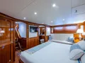 MAGIC TUTCH Hinckley Hunt Ocean 80 - master cabin bed and TV MAGIC TUTCH Hinckley Hunt Ocean 80 - master cabin bed and TV