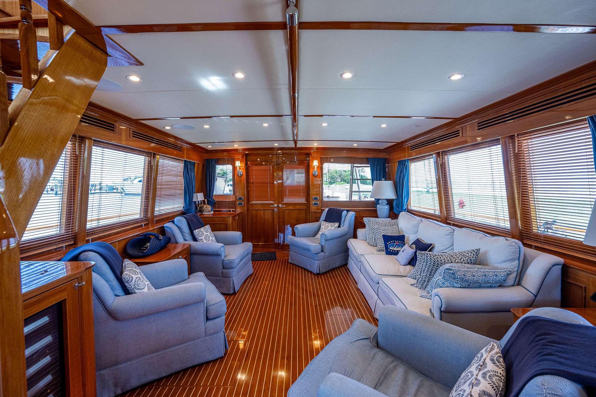 Charter Yacht MAGIC TUTCH - Hinckley Hunt Ocean 80 - 4 Cabins - Nassau - Exumas - Bahamas