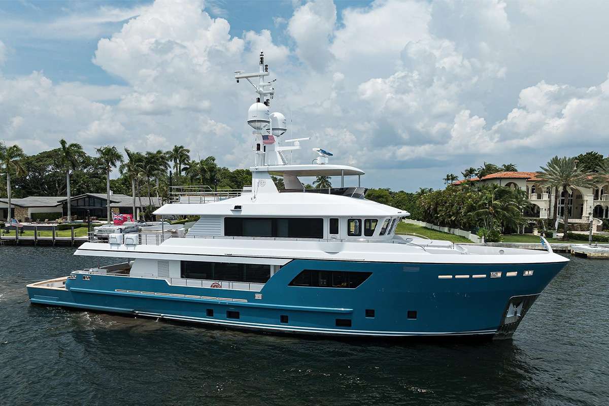 Charter Yacht TROPA - Cantiere delle Marche Darwin 106 - 6 Cabins - Nassau - Exumas - Bahamas