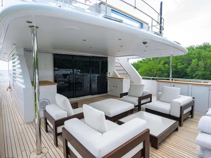 TROPA Cantiere delle Marche Darwin 106 - sky deck aft TROPA Cantiere delle Marche Darwin 106 - sky deck aft