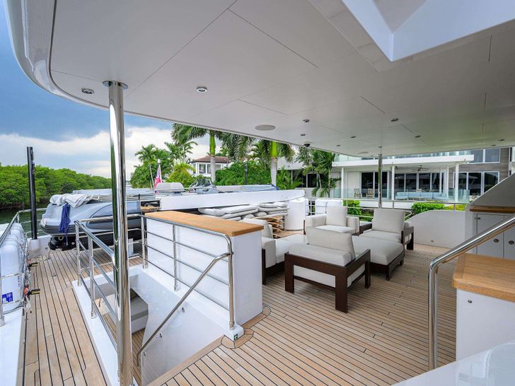 TROPA Cantiere delle Marche Darwin 106 - sky deck aft lounge TROPA Cantiere delle Marche Darwin 106 - sky deck aft lounge