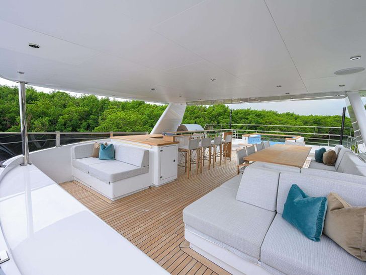 TROPA Cantiere delle Marche Darwin 106 - sundeck lounge TROPA Cantiere delle Marche Darwin 106 - sundeck lounge