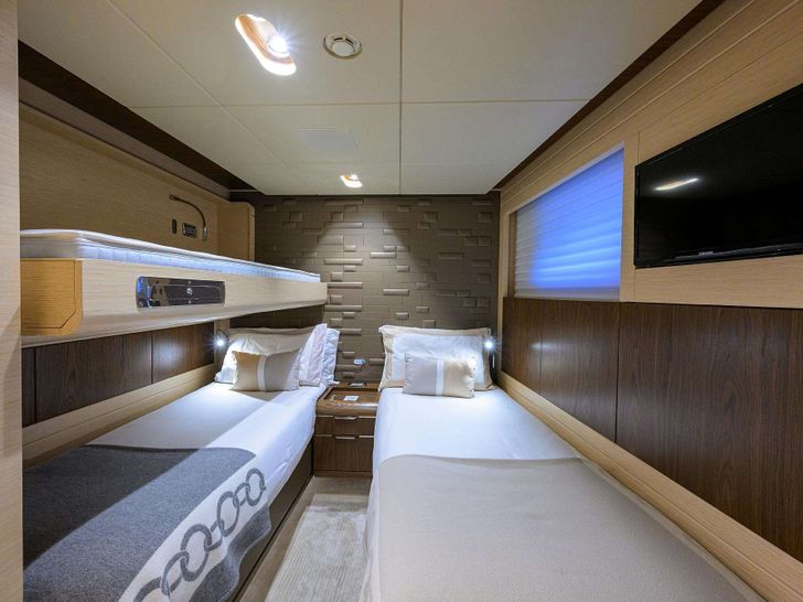 TROPA Cantiere delle Marche Darwin 106 - twin cabin 2 with a Pullman TROPA Cantiere delle Marche Darwin 106 - twin cabin 2 with a Pullman