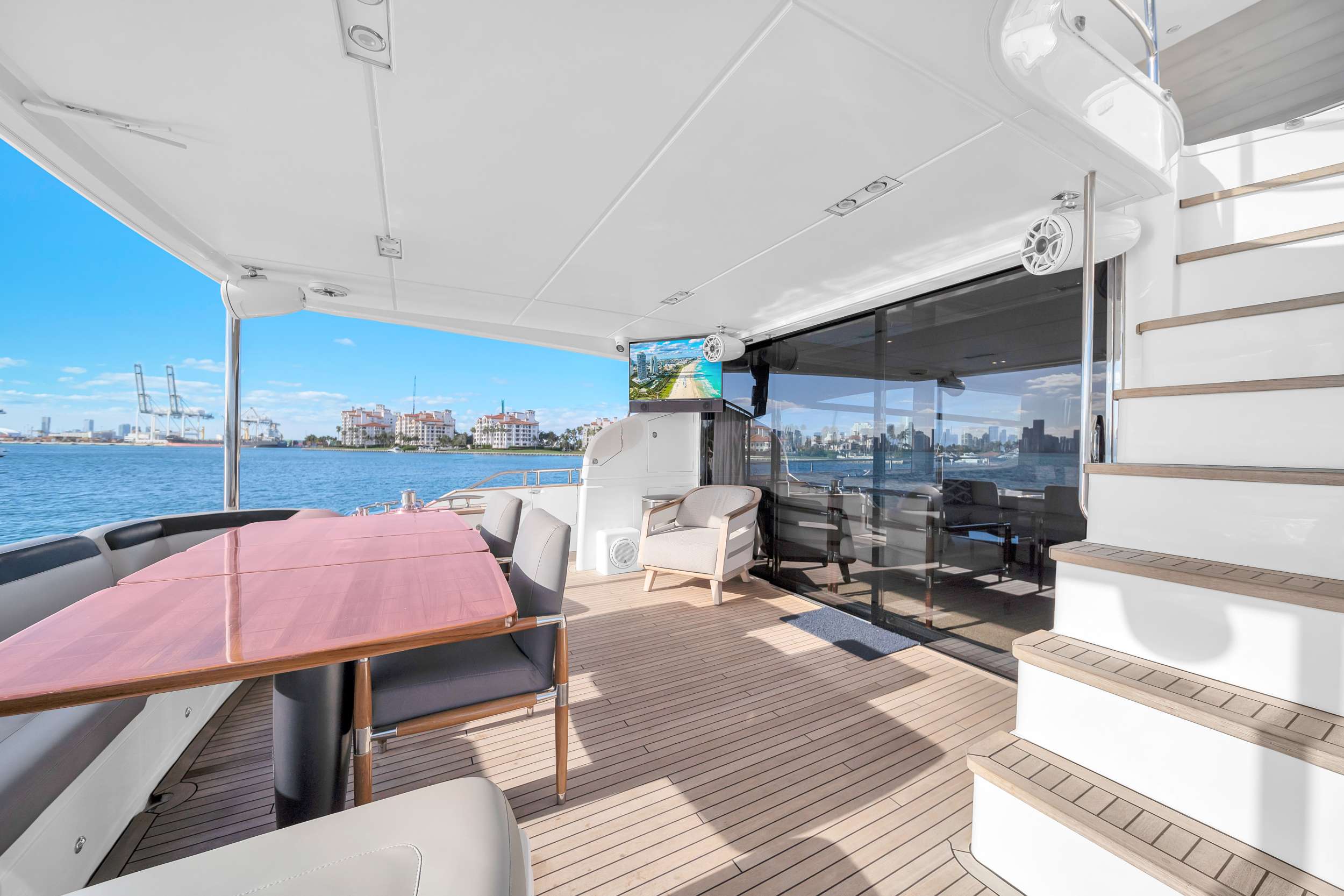 FREEDOM Princess Y88 - aft deck alfresco dining area