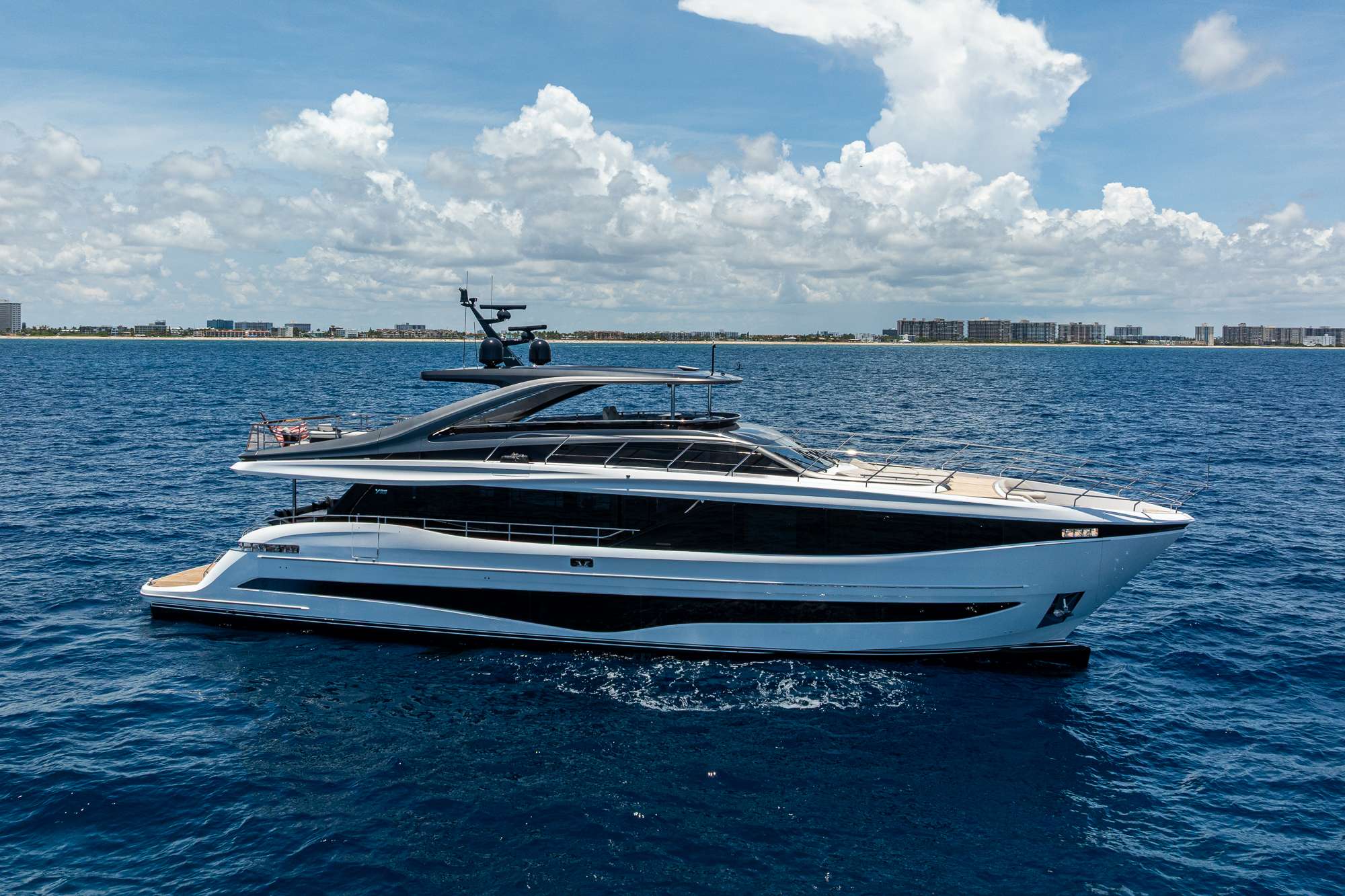Charter Yacht R&R - Princess Y95 - 5 Cabins - Nassau - Exumas - Bahamas