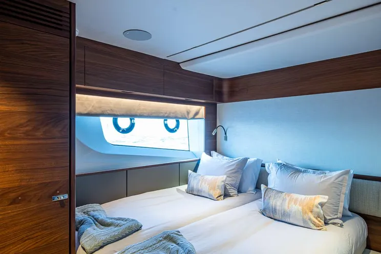 Charter Yacht R&R - Princess Y95 - 5 Cabins - Nassau - Exumas - Bahamas