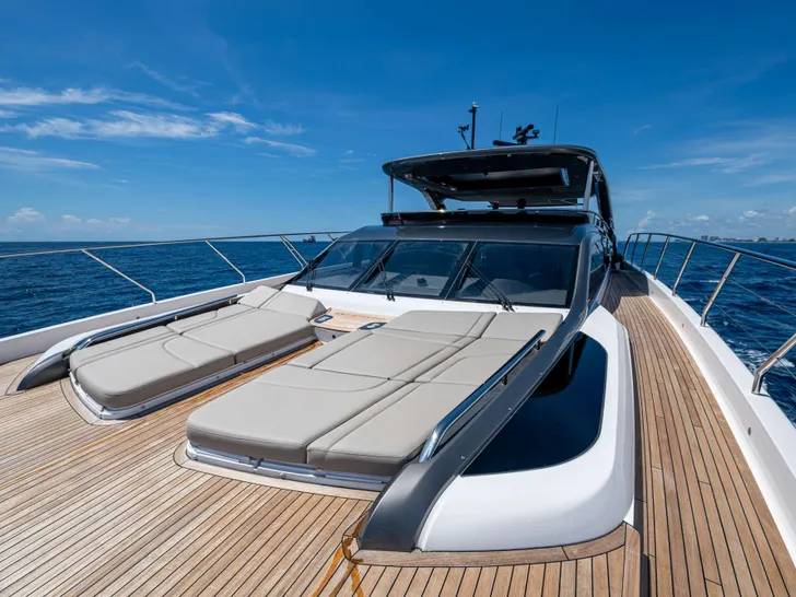 &R Princess Y95 - foredeck sunbathing area &R Princess Y95 - foredeck sunbathing area