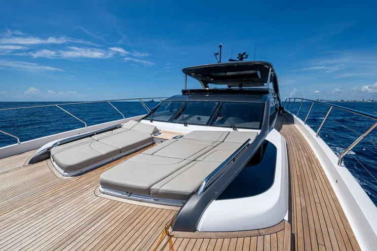 Charter Yacht R&R - Princess Y95 - 5 Cabins - Nassau - Exumas - Bahamas