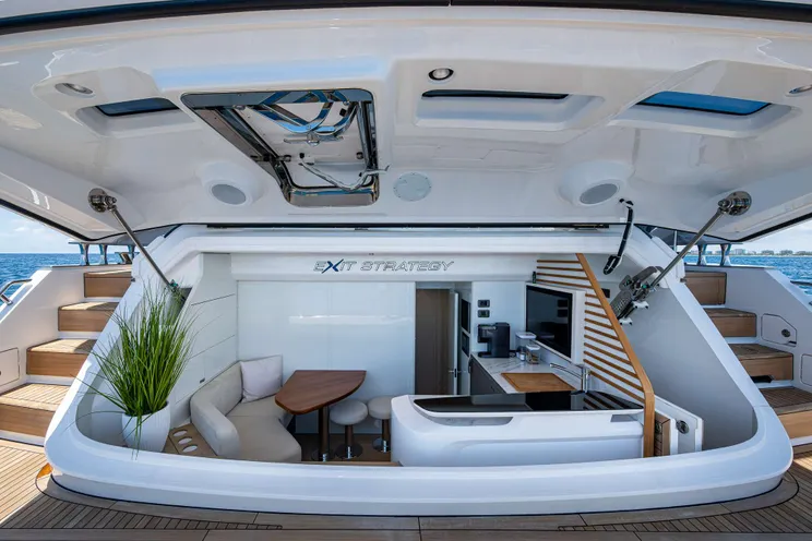 Charter Yacht R&R - Princess Y95 - 5 Cabins - Nassau - Exumas - Bahamas