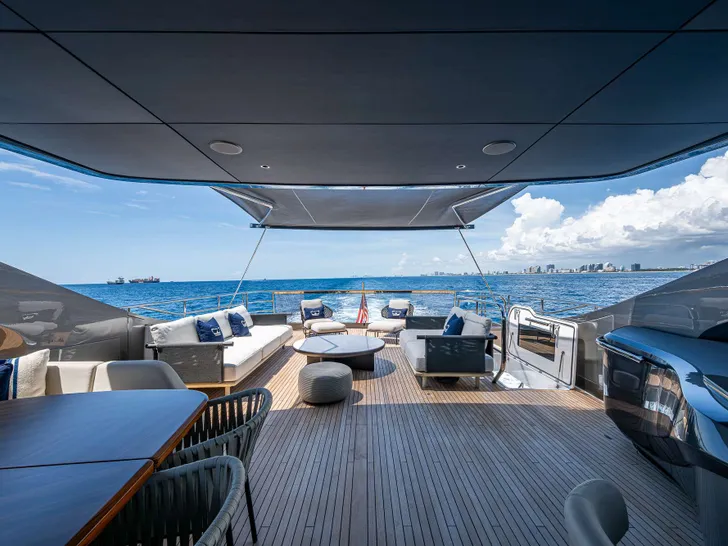 &R Princess Y95 - flybridge aft lounge &R Princess Y95 - flybridge aft lounge