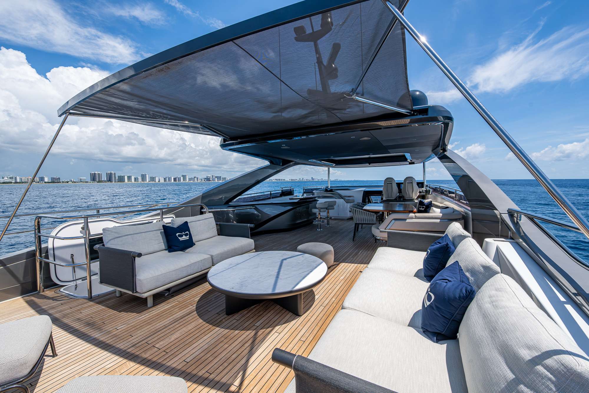 Charter Yacht R&R - Princess Y95 - 5 Cabins - Nassau - Exumas - Bahamas