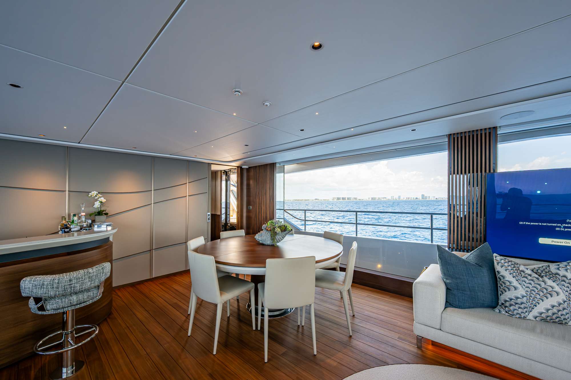 Charter Yacht R&R - Princess Y95 - 5 Cabins - Nassau - Exumas - Bahamas